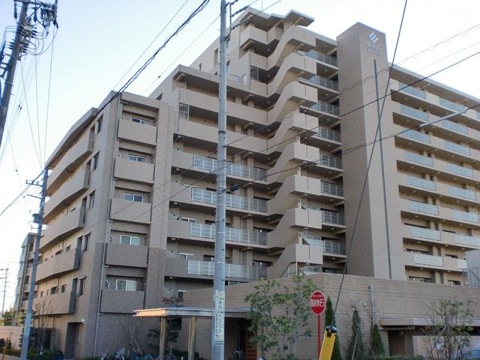 エントランス　車寄せのあるエントランスでお荷物の積み入れ等も