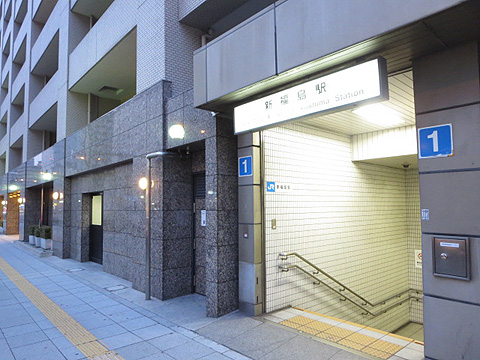 現地外観写真 マンションのすぐ横が駅入り口のこの利便性をぜひ