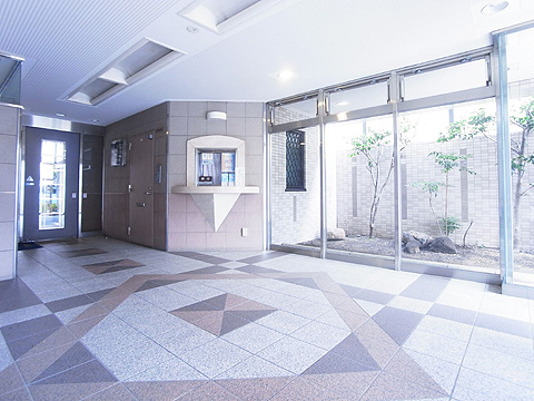 エントランス　風除室（管理員室あり）です