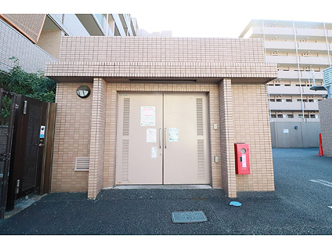 その他共用部 別棟で屋根付き、清潔感のあるゴミ置き場