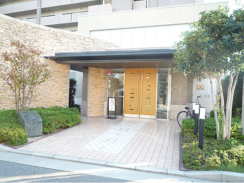 エントランス　防犯面に配慮したオートロックシステムを採用