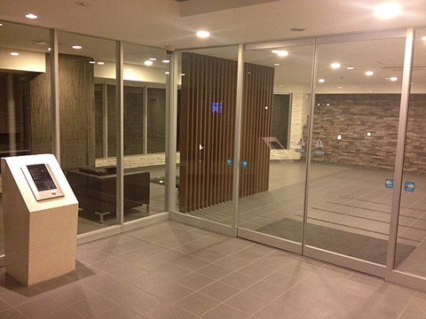 エントランス　エントランス入口は、非接触キー対応です。