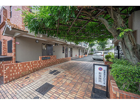 現地外観写真　マンション入り口