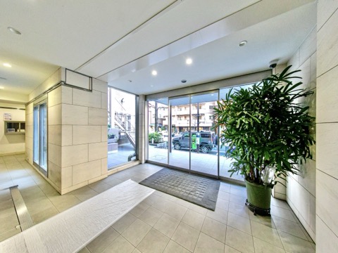 現地外観写真 エントランス前