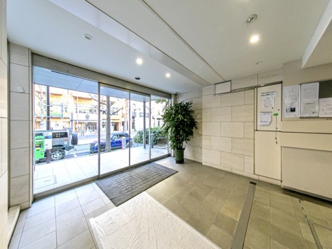 エントランス エントランス中から見る前面道路