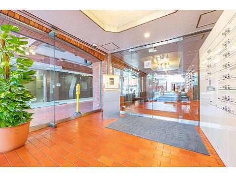 エントランス マンション風除室、集合ポスト、宅配ボックス