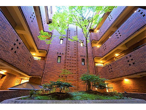 その他共用部 吹抜庭園