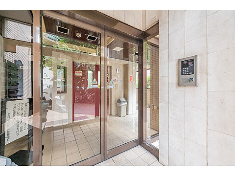 エントランス　タッチで解錠できるオートロック