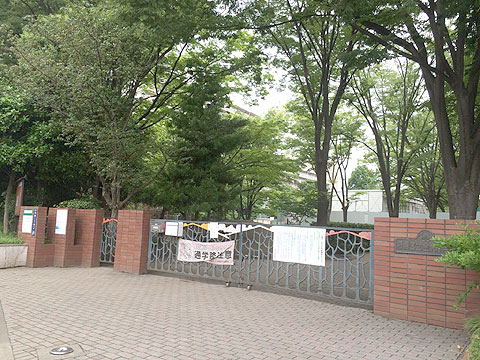 現地外観写真 金沢小学校(周辺施設)
