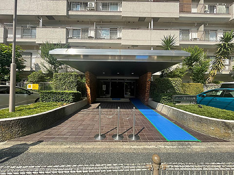 現地外観写真　エントランス外観