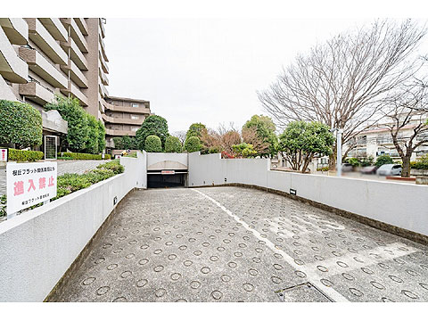 その他共用部 駐車場入り口