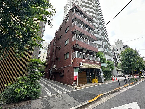 現地外観写真　対象住戸：1階店舗