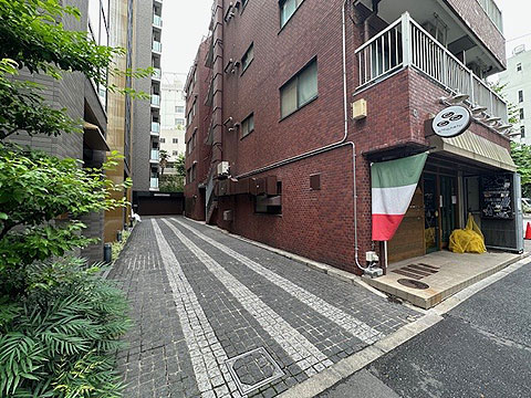 現地外観写真　外観　1981年8月築　地上6階建て　総戸数1