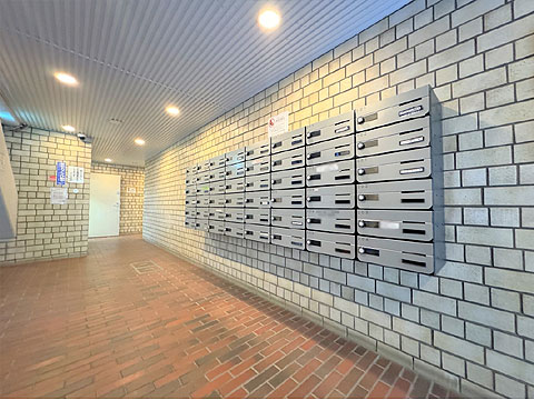 エントランス　メールボックスも設えております。