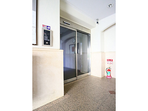 エントランス ●オートロック