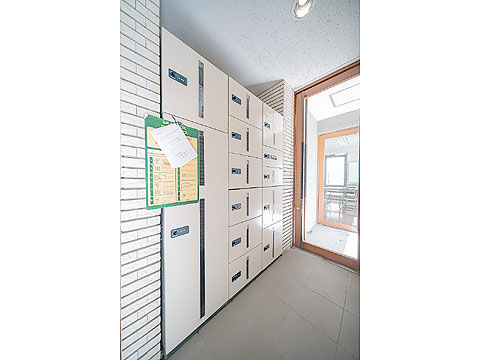 ロビー　宅配ボックス