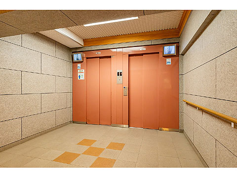 ロビー　エレベーター