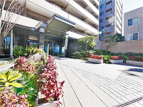 エントランス　植栽豊かなエントランス