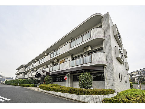 現地外観写真　現地外観（エントランス側）