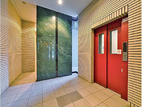 エントランス エレベーター前