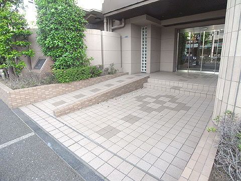 エントランス　スロープ付エントランス