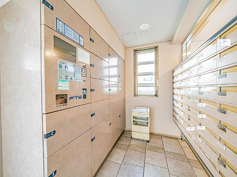 その他共用部 集合ポストと宅配ロッカーです。