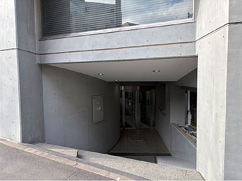 現地外観写真　エントランス