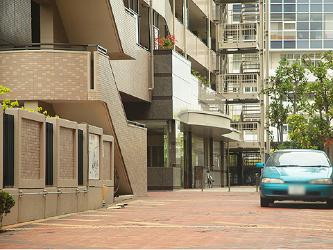 エントランス　SURPASSchigasakieikimae