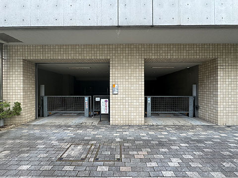 その他共用部　現地駐車場：月額30000円～42000円（空