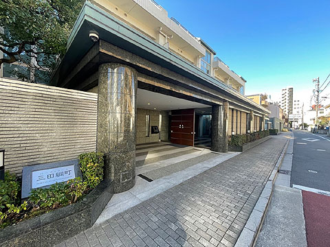 現地外観写真　エントランス外観1