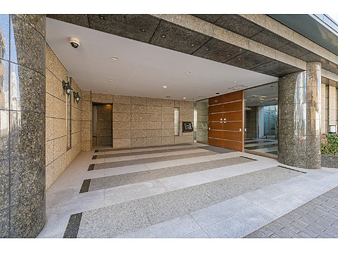 現地外観写真　エントランス外観3