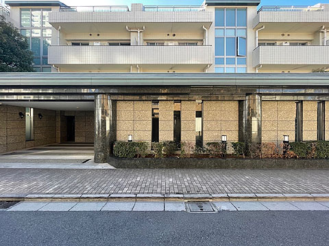 現地外観写真　エントランス外観2