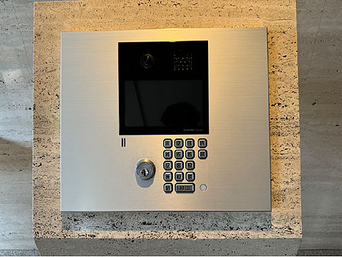 その他共用部　TVモニター付インターホン（オートロック）