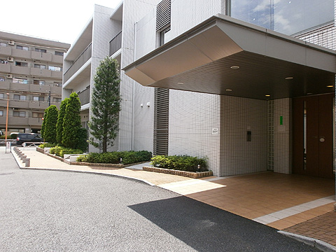 その他共用部 雨の日の荷物の搬出入やお子様の乗り降りに便利な