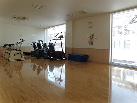 その他共用部 フットネスジムにはランニンクマシン等の器具が設