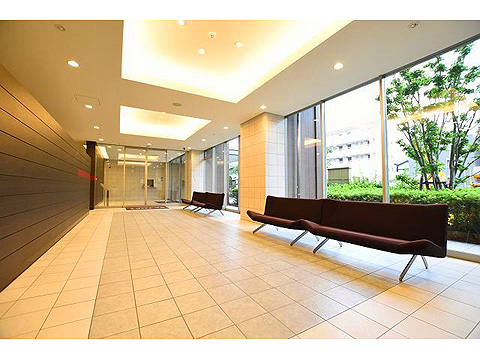 その他共用部 明るく解放感のあるエントランスルーム。