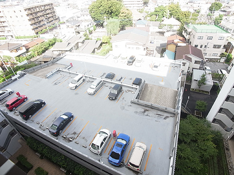 駐車場　敷地内の自走式駐車場