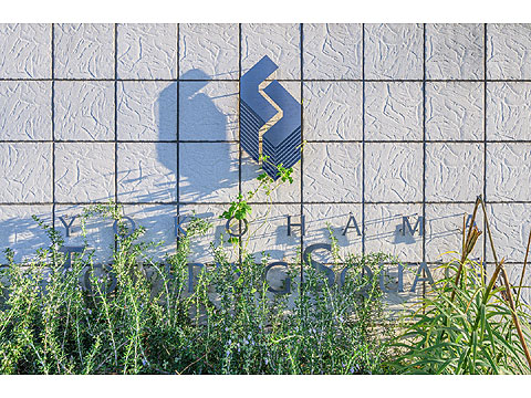 現地外観写真　マンションエンブレム