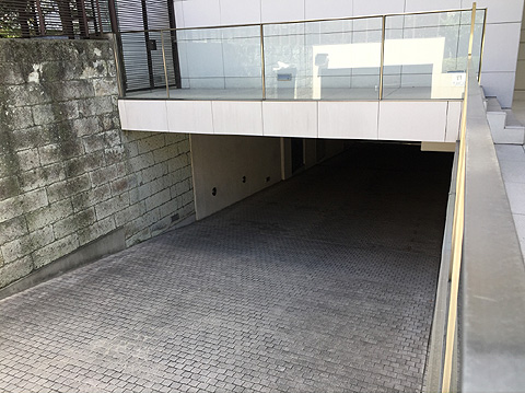 駐車場 駐車場入り口