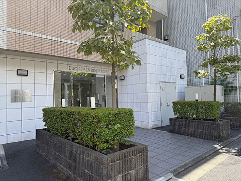 エントランス　現地エントランス前２