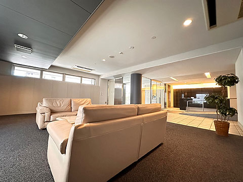 ロビー　ロビーにはソファがございます
