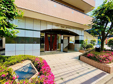 エントランス　館銘板とエントランス