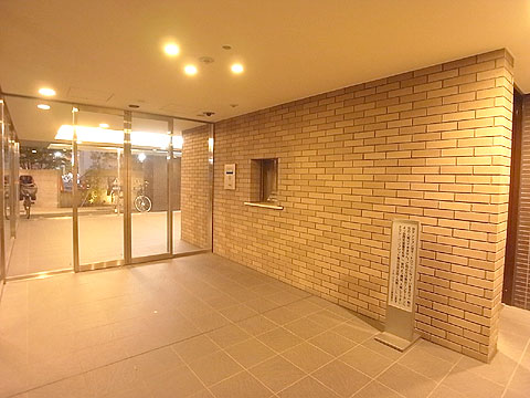 エントランス 風除室(夜)
