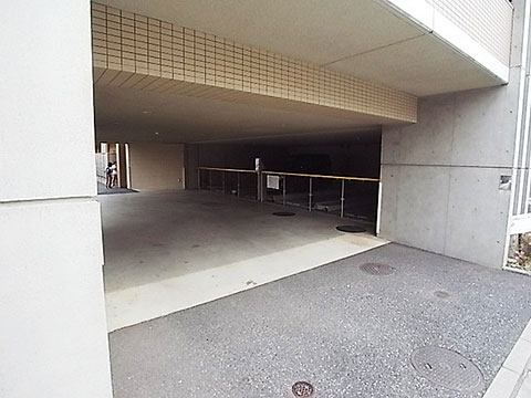 その他共用部 駐車場入口