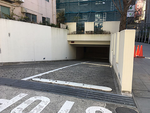 駐車場　駐車場アプローチ