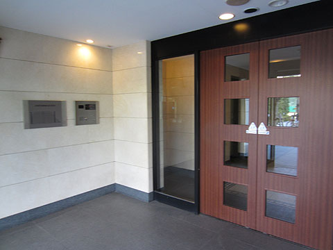 エントランス　ダブルオートロックのエントランス