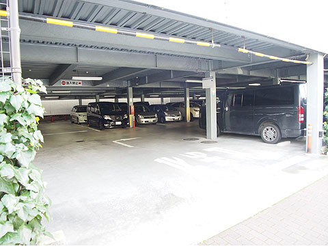 駐車場　駐車場（１階部分）