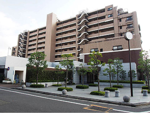 現地外観写真　マンション外観（平成１８年２月築）