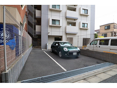 駐車場　平置き駐車場