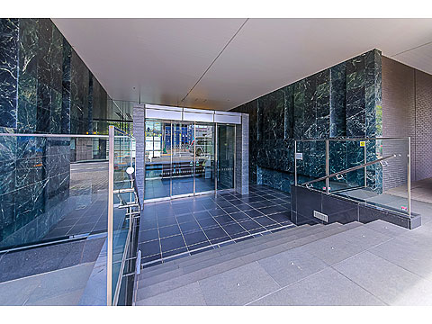 現地外観写真　エントランス外観